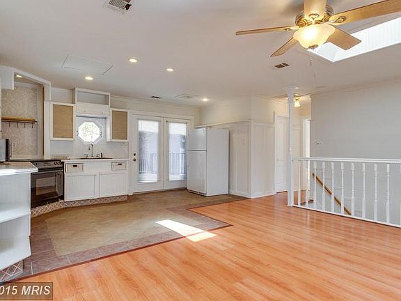 4th image of 1941 Willow Ln