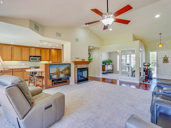 5th image of 3808 NW Dahlia Dr