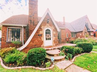 18016 Maplecliff Rd, Cleveland, OH 44119