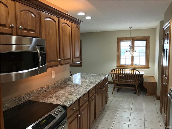 3rd image of 706 Cascade Dr
