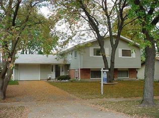 490 Northview Ln, Hoffman Estates, IL 60169