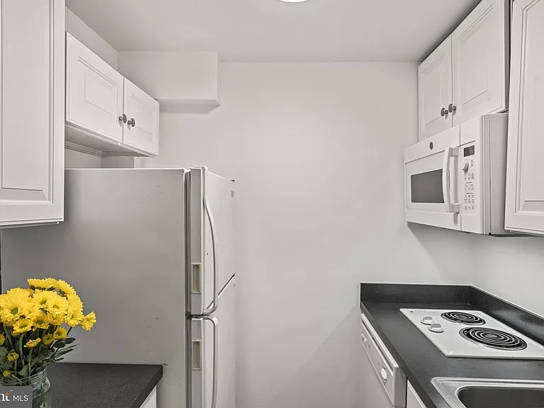 2141 I St NW #708 — Photo 3