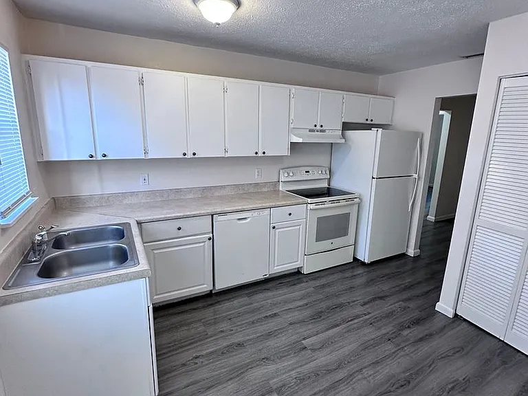 1944 Sunset Pl — Photo 30