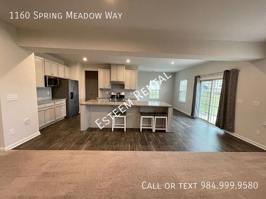 4 bed, 2.5 bath, 2400 sqft, $2,375 — Photo 2
