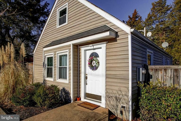 1st image of 2408 Fort Dr