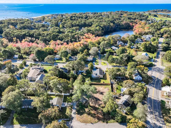 11 Redwood Lane, Hyannis, MA 02601