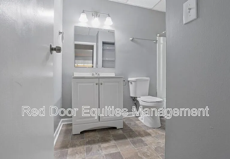 129 W Walnut St #C — Photo 11