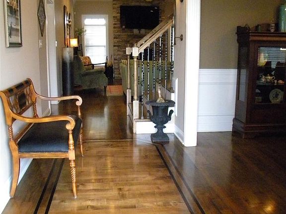 4th image of 100 Emma Katherine Ln