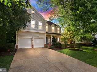 1941 Horse Shoe Dr, Vienna, VA 22182