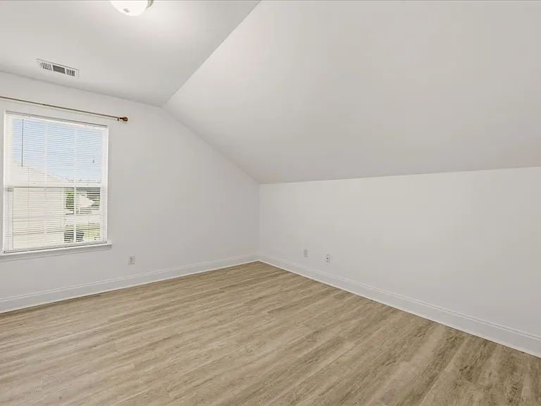 102 Old Mill Rd — Photo 12