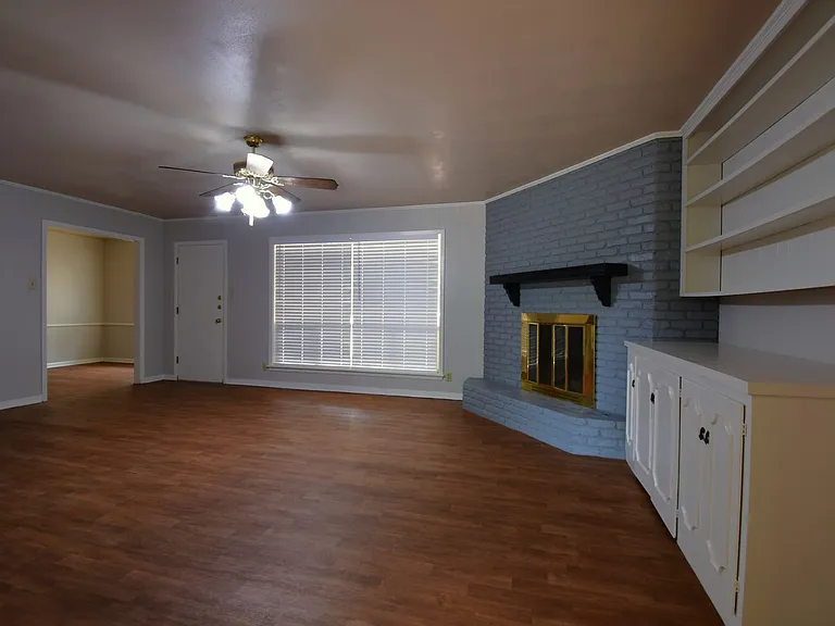 3202 Autumn Leaves Dr — Photo 4