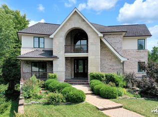 8S211 S Vine St, Burr Ridge, IL 60527