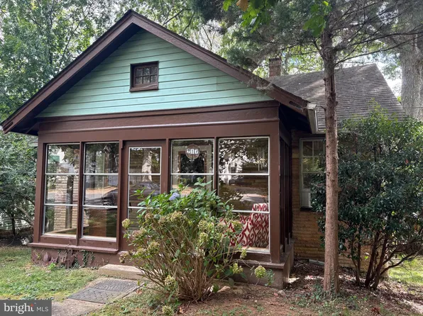 217 Moore Ave SE, Vienna, VA 22180