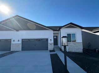 917 Eisenhower Blvd, North Liberty, IA 52317