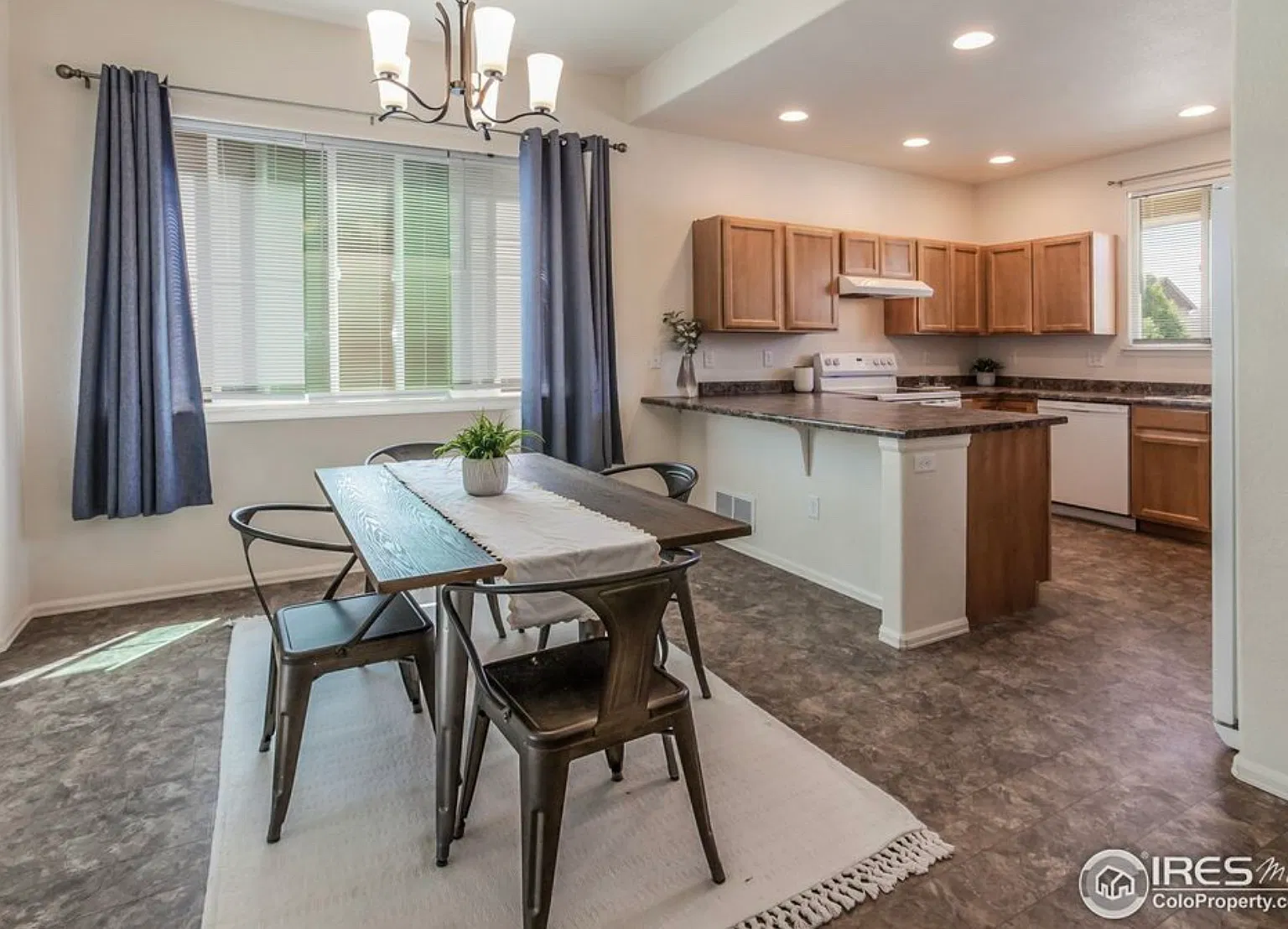 2113 Day Spring Dr — Photo 3