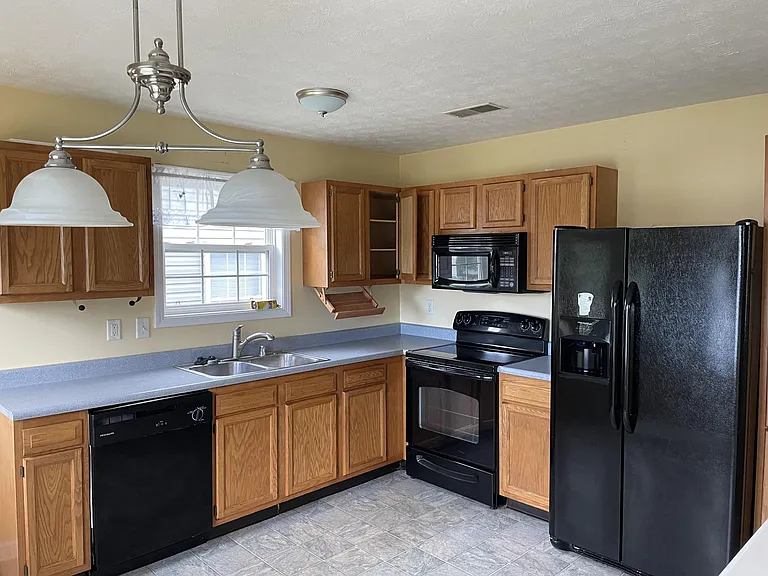 Kitchen - relatively new appliances