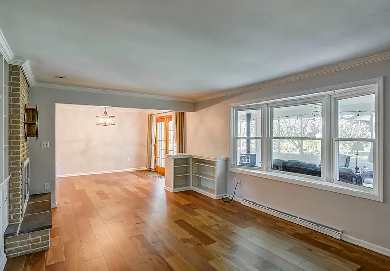 1827 Larchmont Ln — Photo 34