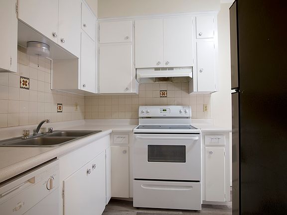 3rd image of 1509 Montana Ave #14