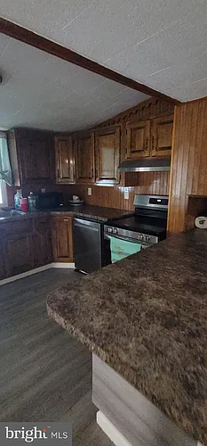 1012 W Willow St Photo 1