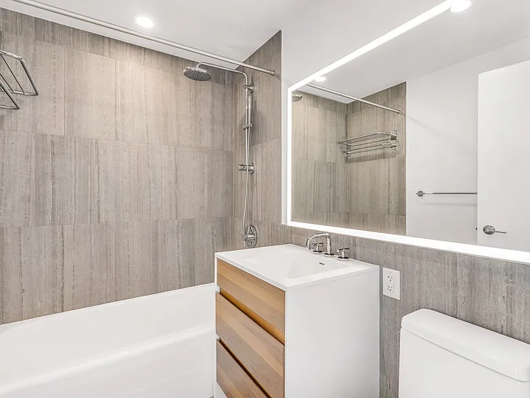 200 W 60th St #28D — Photo 10