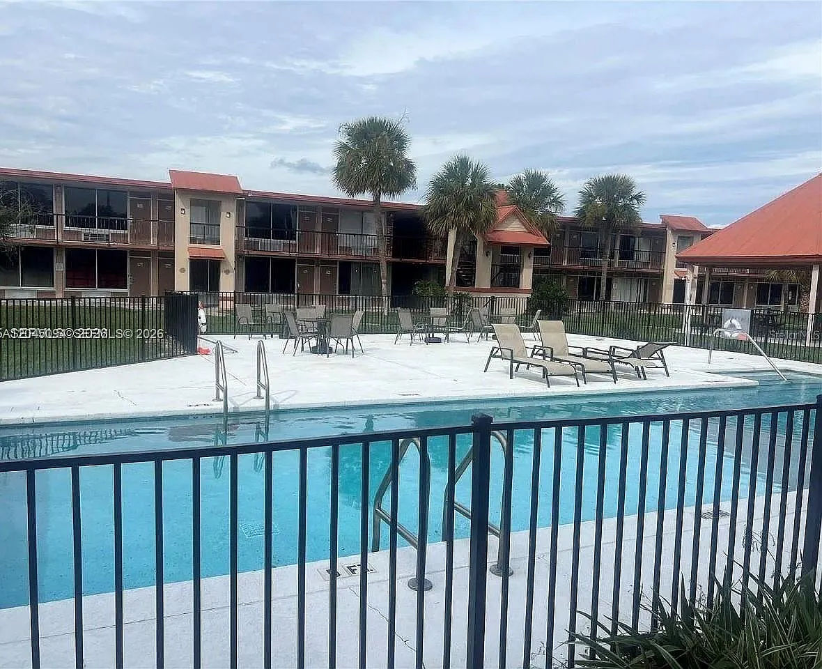1 bed, 1.0 bath, $900 — Photo 1