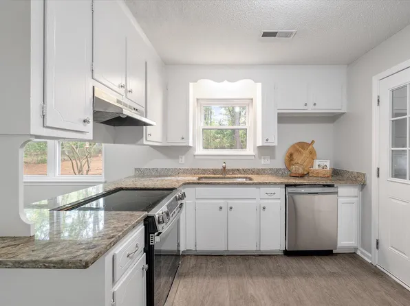 104 Robin St, Summerville, SC 29485