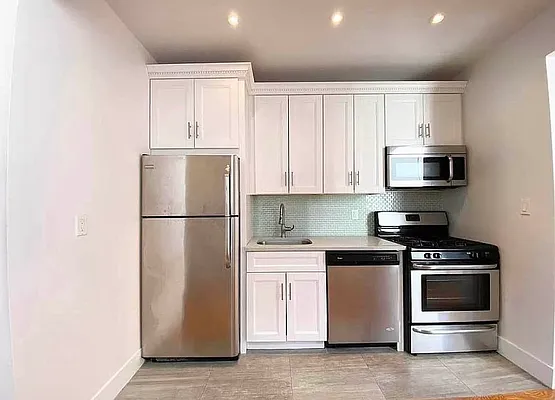 Rented by EastMount Realty LLC | media 3