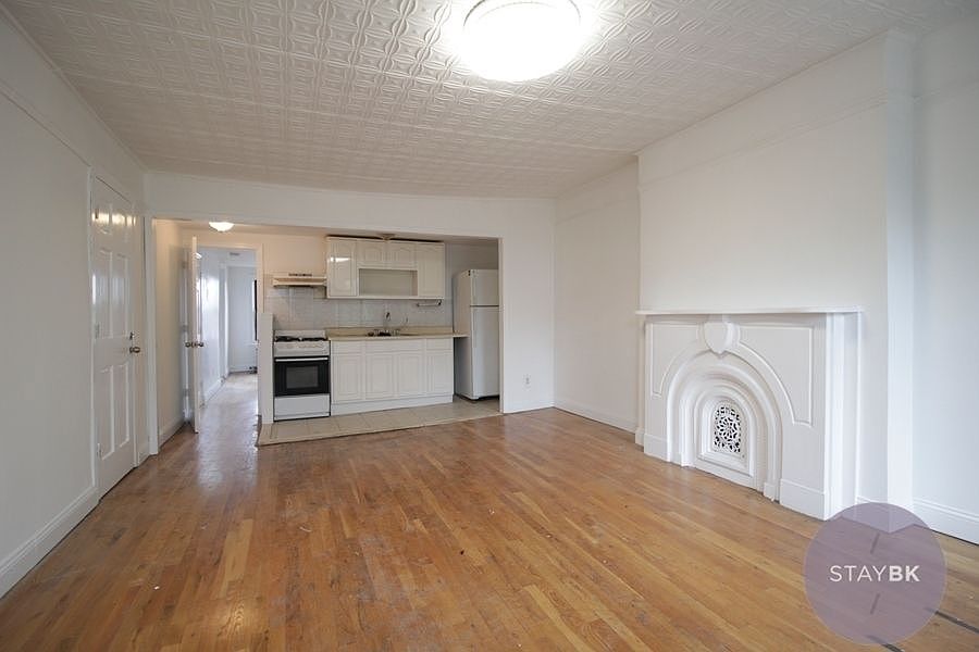 1st image of 21 Jefferson Ave #4