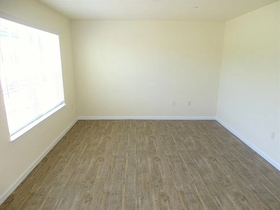 3 bed, 2.5 bath, $1,850 — Photo 3