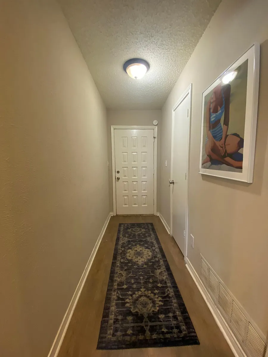 Entry Hall - 4346 Matilda St