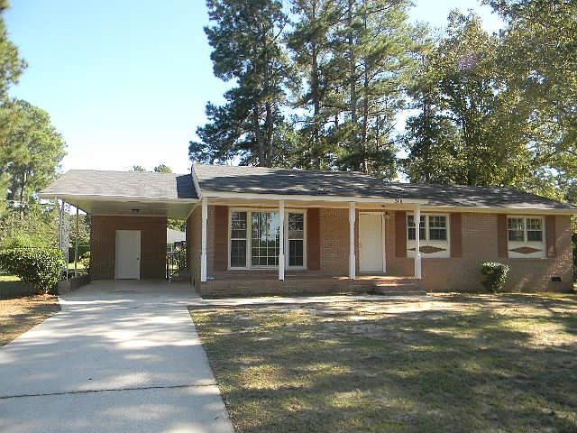 1st image of 2410 Hickory Dr