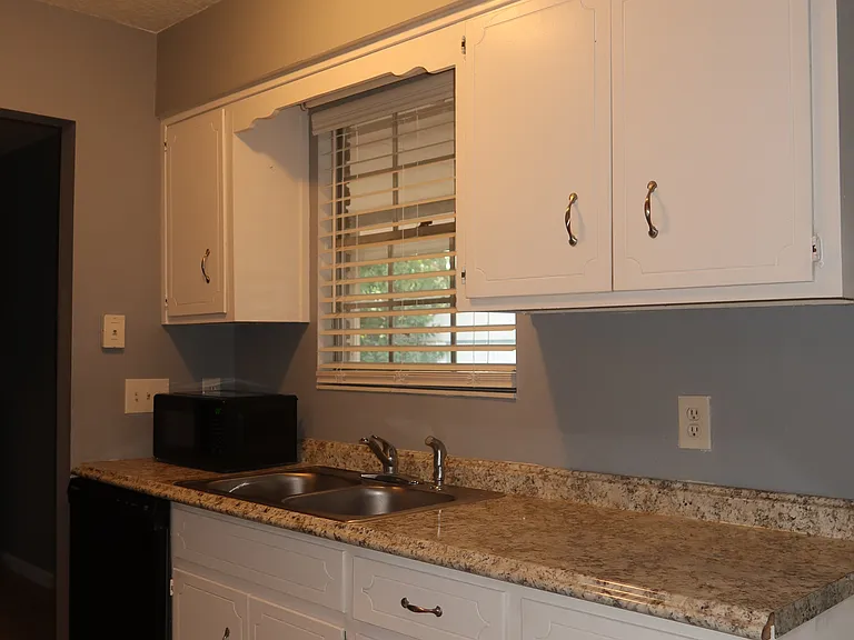 8211 Gwendolyn Rd — Photo 29