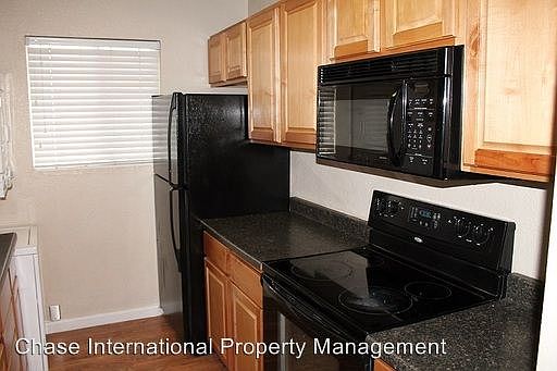 2nd image of 631 Oakwood Dr