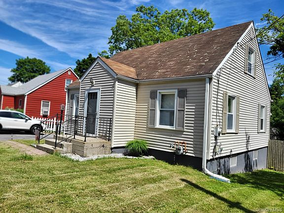 4th image of 319 Wawayanda Avenue
