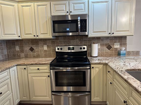 5th image of 6883 Village Lake Cir