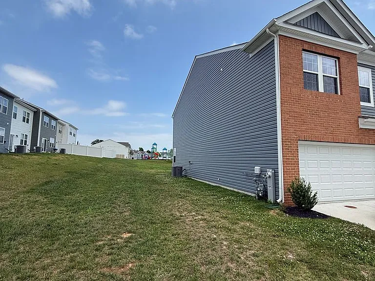 170 Correri St — Photo 17