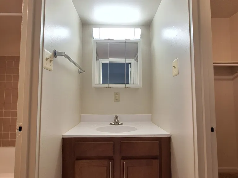 Claridge House — Photo 122