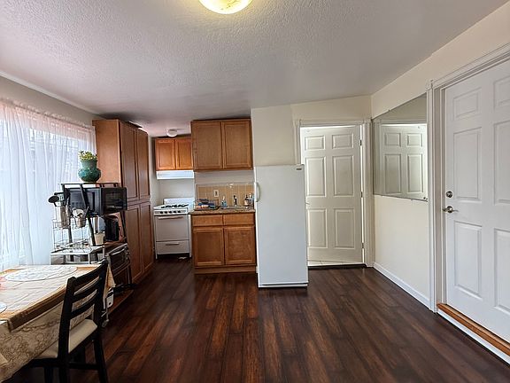 2nd image of 832 Byron Dr #B