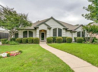 2850 Naples Dr, Hurst, TX 76054