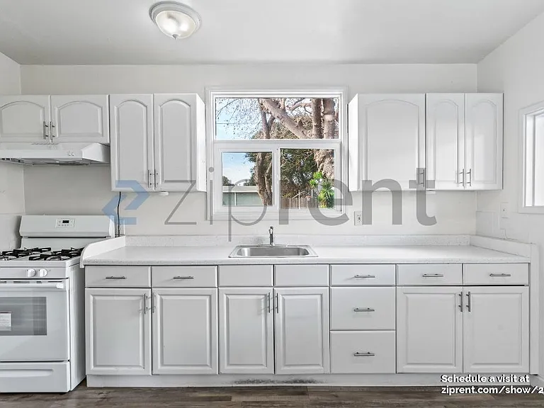2802 Georgetown St — Photo 9