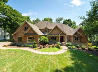 2399 Forest Reed Pl, Le Claire, IA 52753