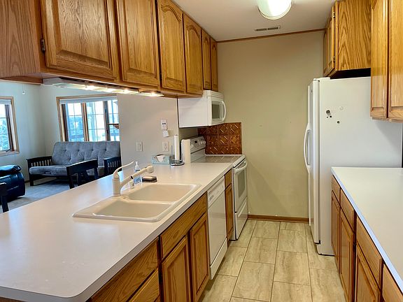 5th image of 241 Oconomowoc Pkwy #241