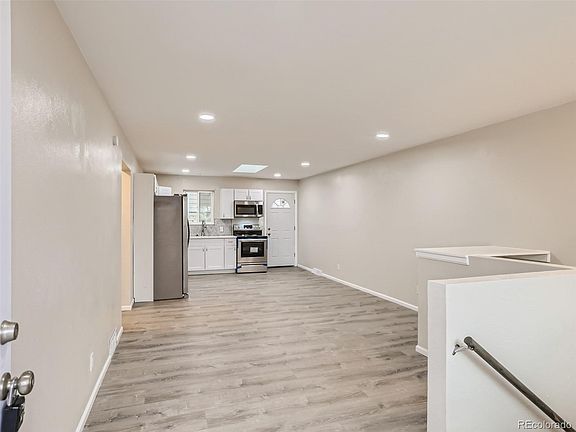3rd image of 212 S Hooker Street