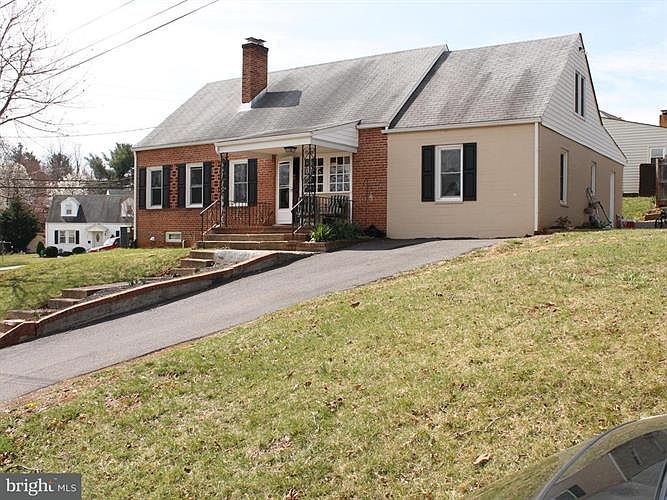 1st image of 828 E Stonewall Dr