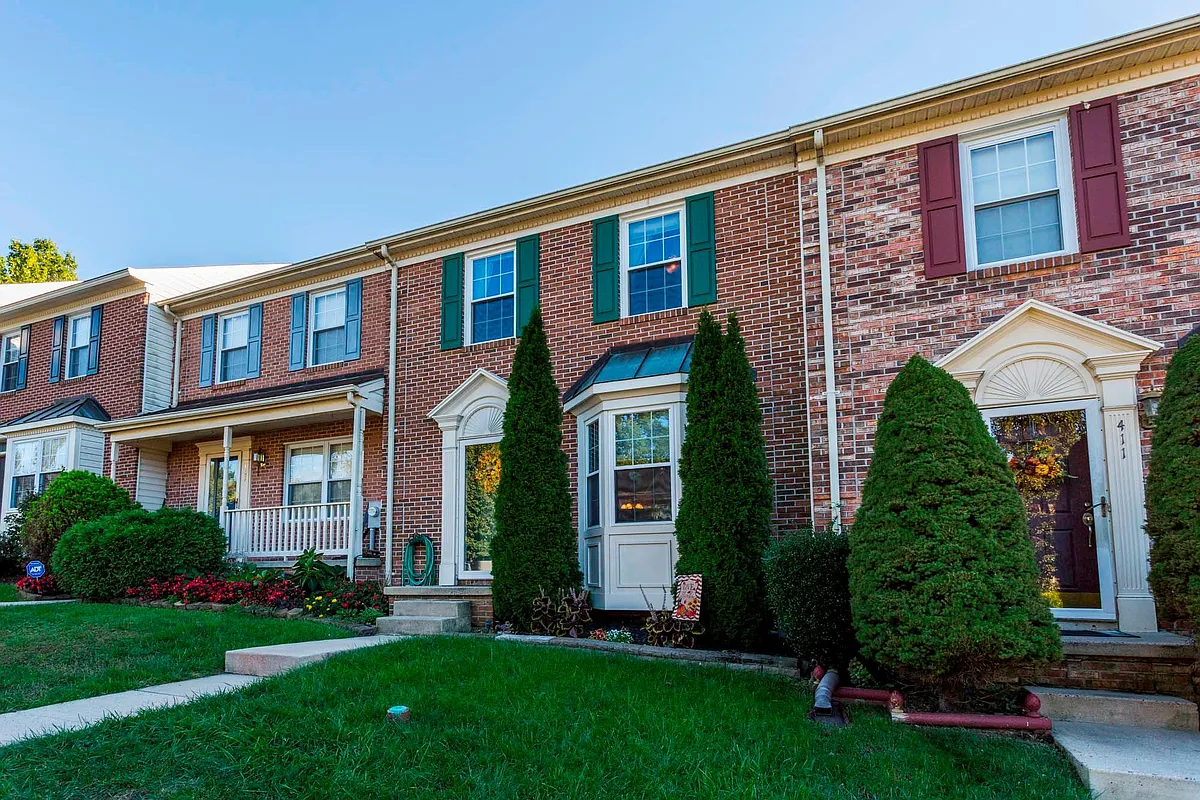 Building Photo - 409 Oakton Way