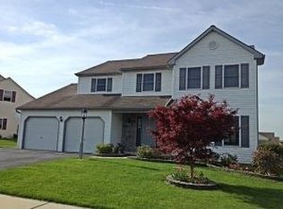 16 Farmington Ln, Elizabethtown, PA 17022