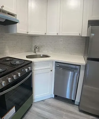 Rented by Current Real Estate Advisors | media 7