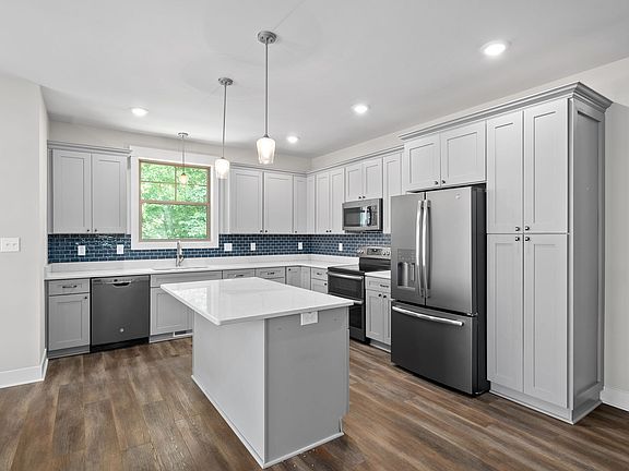 5th image of 209 Birnam Wood Trce