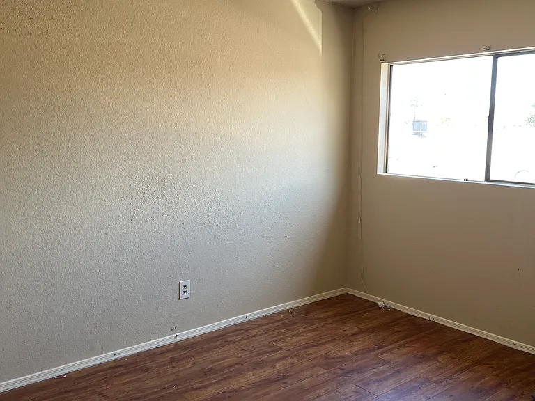 W Amelia Ave — Photo 14