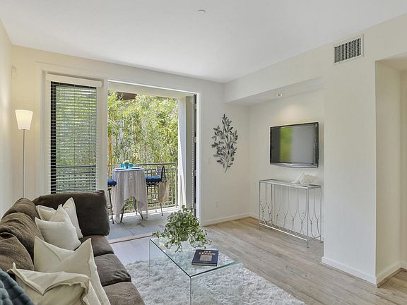 3rd image of 5410 La Jolla Blvd Unit 202